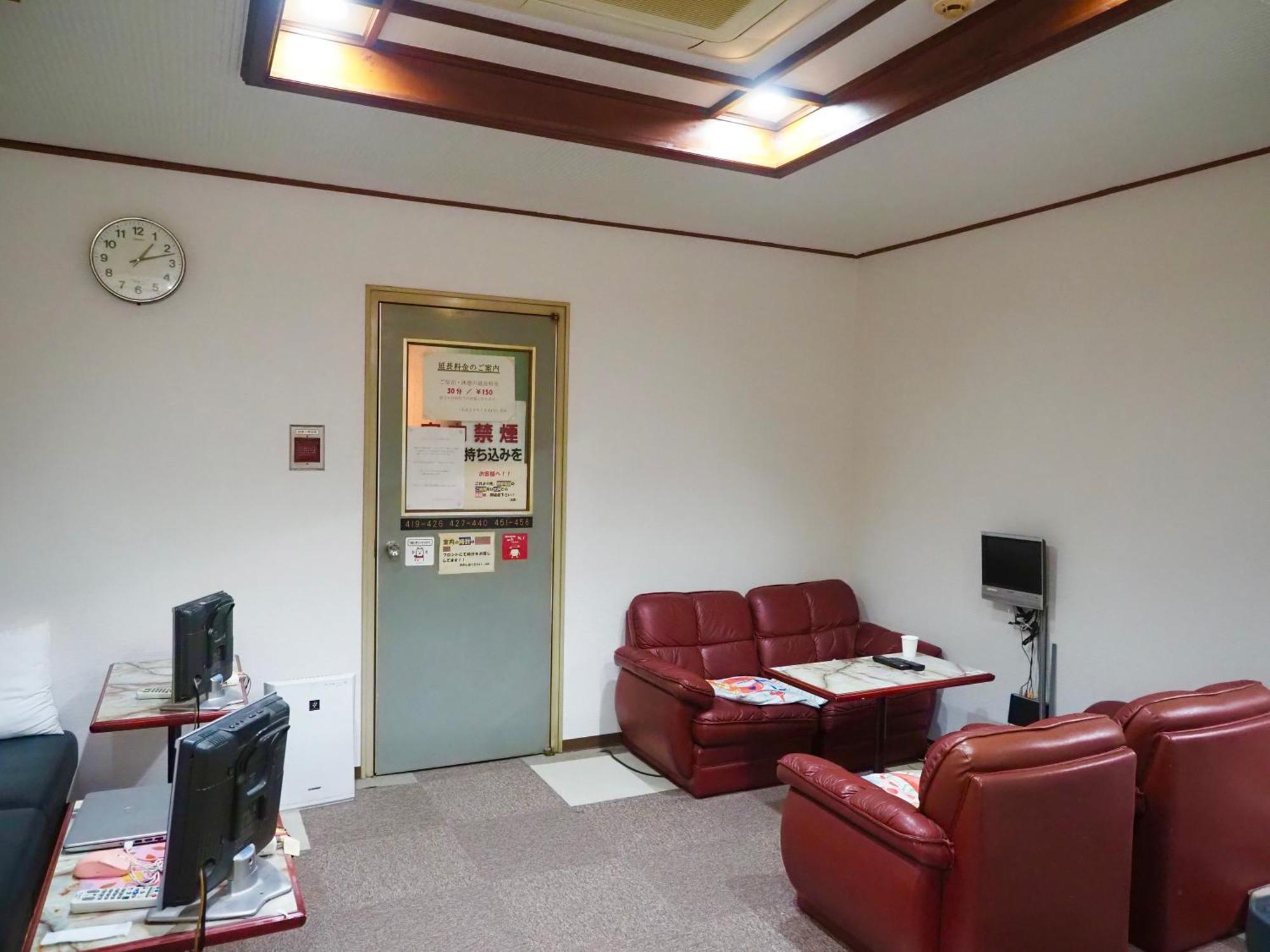 Capsule Hotel Block Room Tokyo Exterior photo